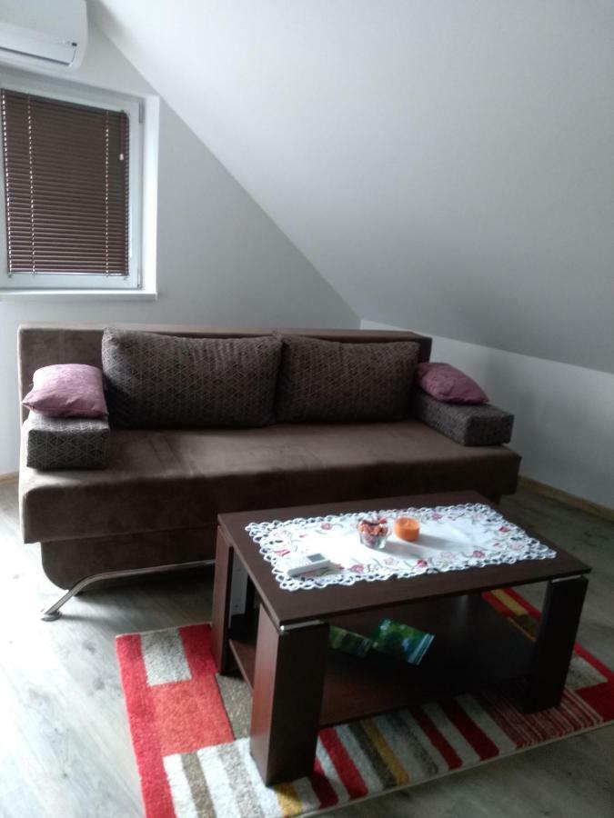 Apartman Nina Licko Petrovo Selo エクステリア 写真